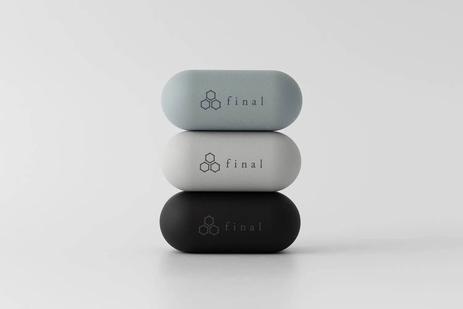 3つの異なる色のfinal製品が積み重なっている画像