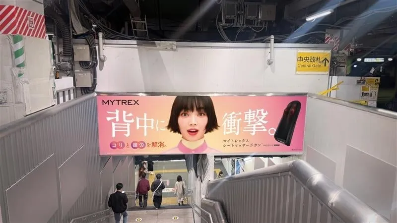 地下鉄駅の広告